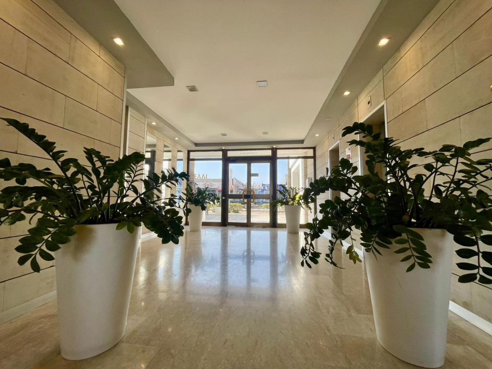 Sea View Suite In Makenzy 라르나카 외부 사진