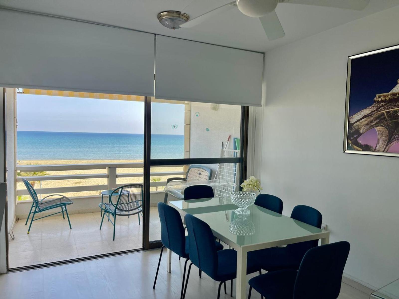 Sea View Suite In Makenzy 라르나카 외부 사진