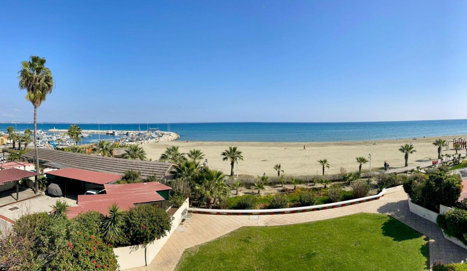 Sea View Suite In Makenzy 라르나카 외부 사진