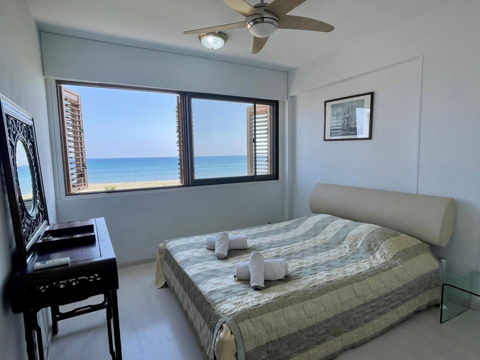 Sea View Suite In Makenzy 라르나카 외부 사진