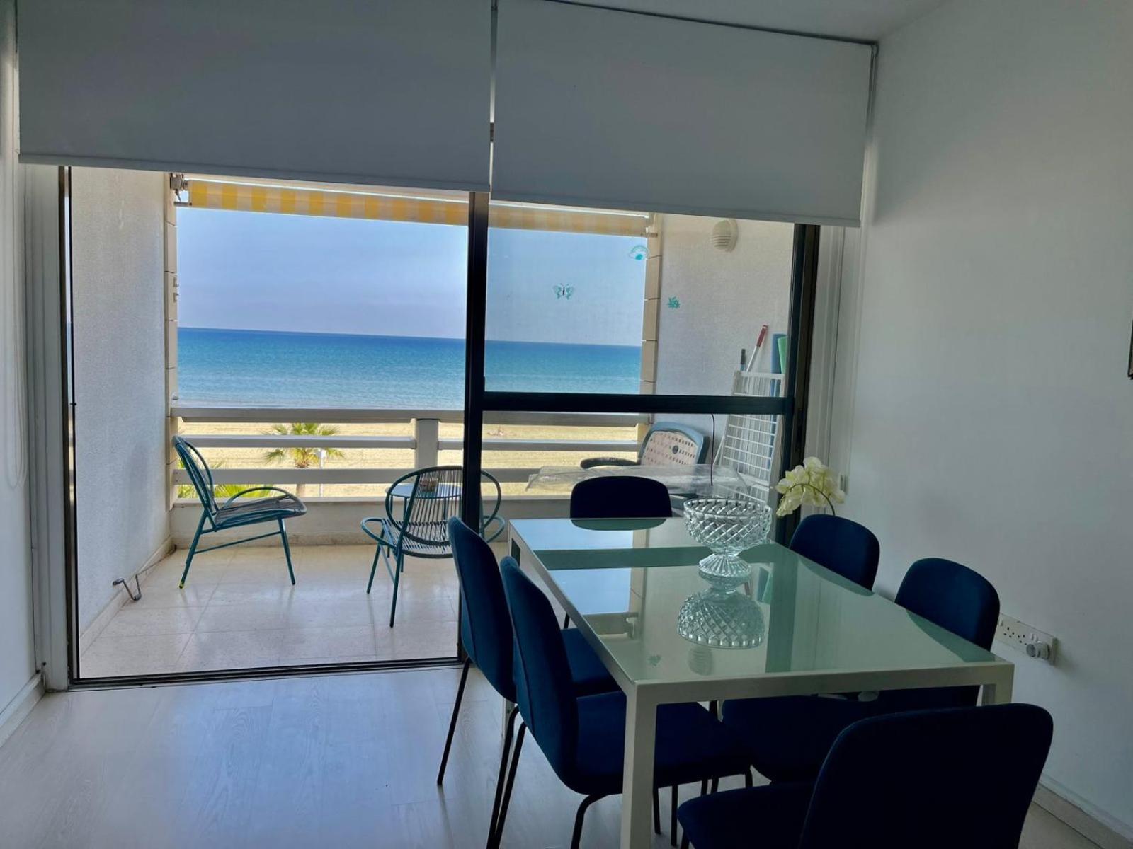 Sea View Suite In Makenzy 라르나카 외부 사진