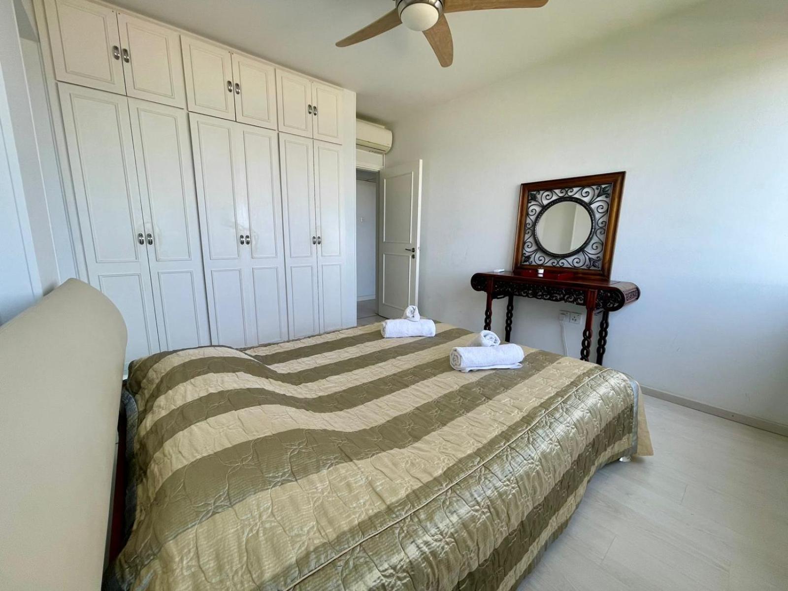 Sea View Suite In Makenzy 라르나카 외부 사진