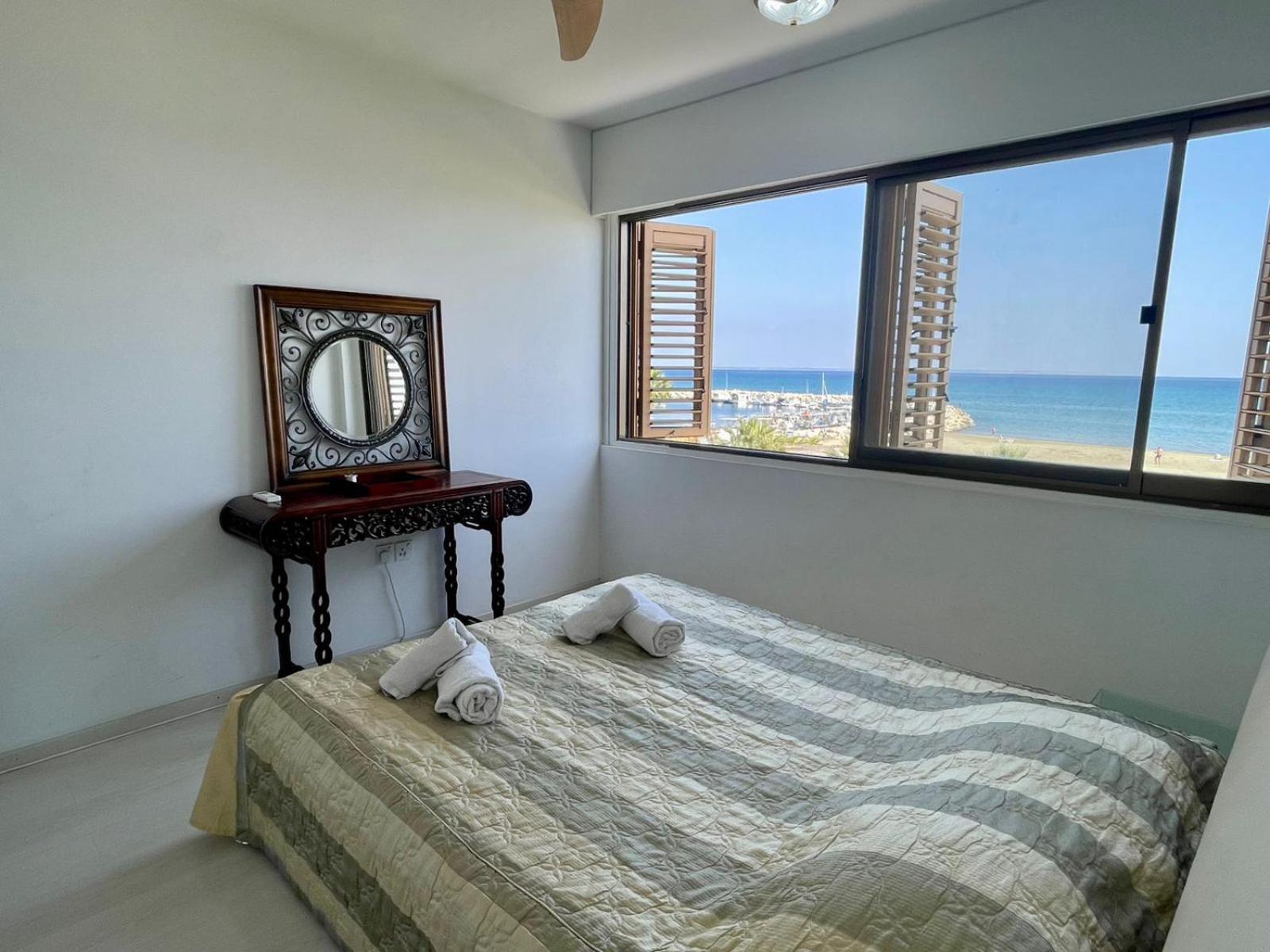 Sea View Suite In Makenzy 라르나카 외부 사진