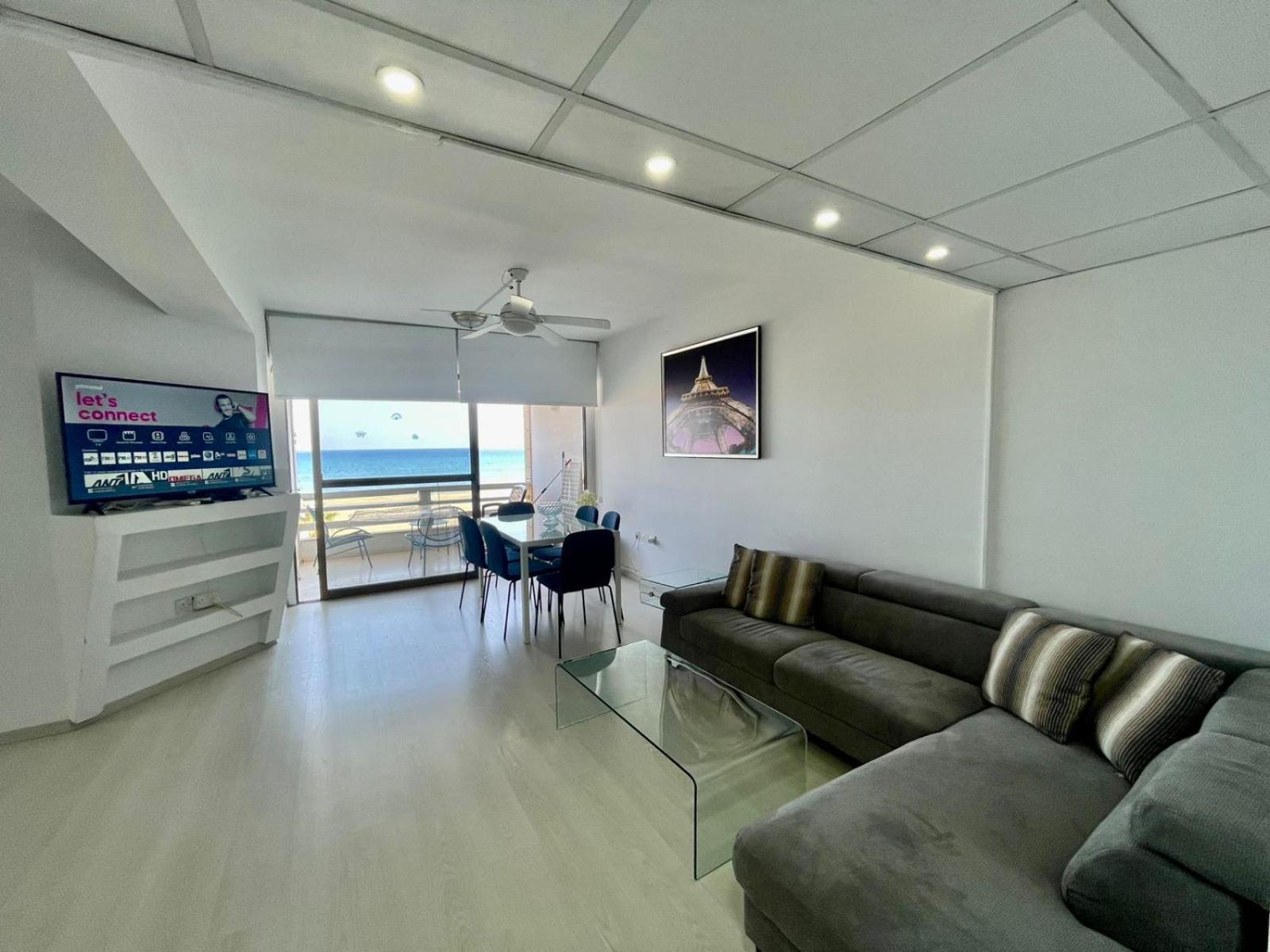 Sea View Suite In Makenzy 라르나카 외부 사진